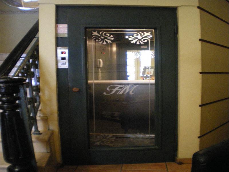 Metropolis Hotel Serres Buitenkant foto
