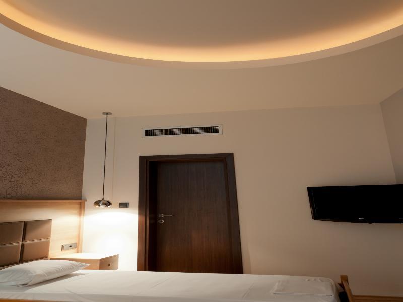 Metropolis Hotel Serres Buitenkant foto
