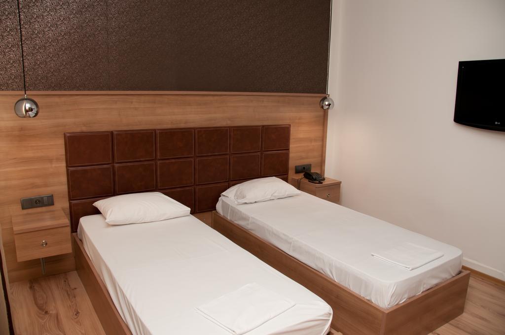 Metropolis Hotel Serres Buitenkant foto