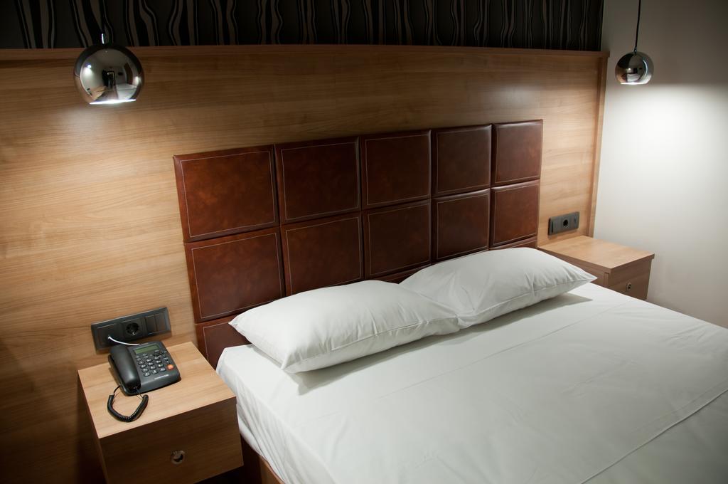 Metropolis Hotel Serres Buitenkant foto