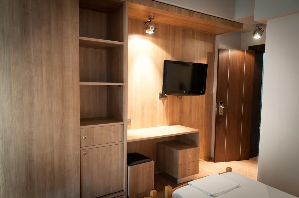 Metropolis Hotel Serres Buitenkant foto