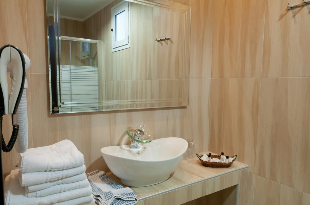 Metropolis Hotel Serres Buitenkant foto
