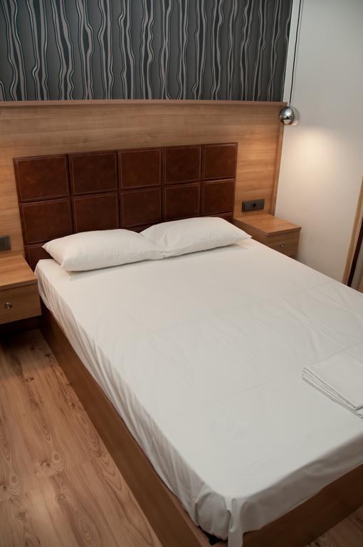 Metropolis Hotel Serres Buitenkant foto