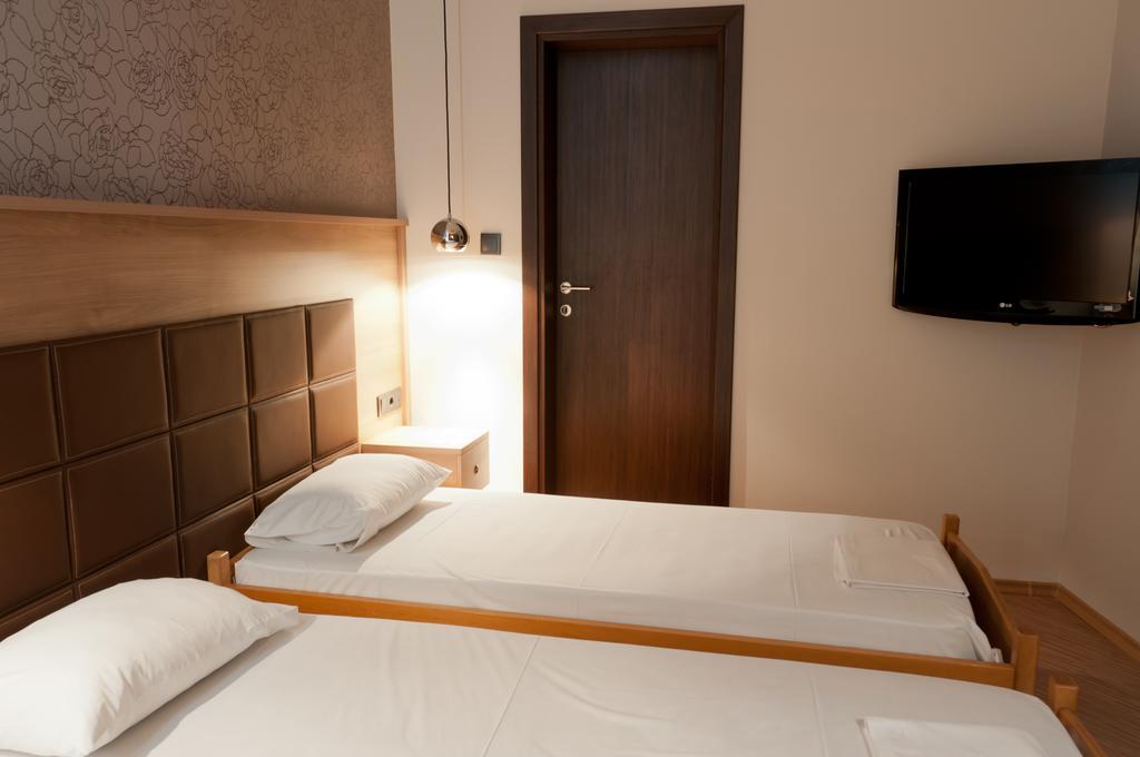 Metropolis Hotel Serres Buitenkant foto