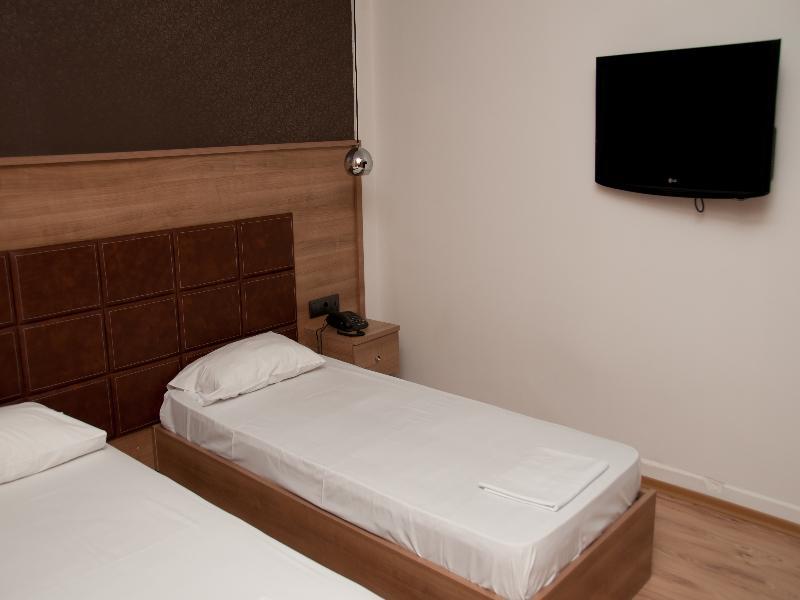Metropolis Hotel Serres Buitenkant foto